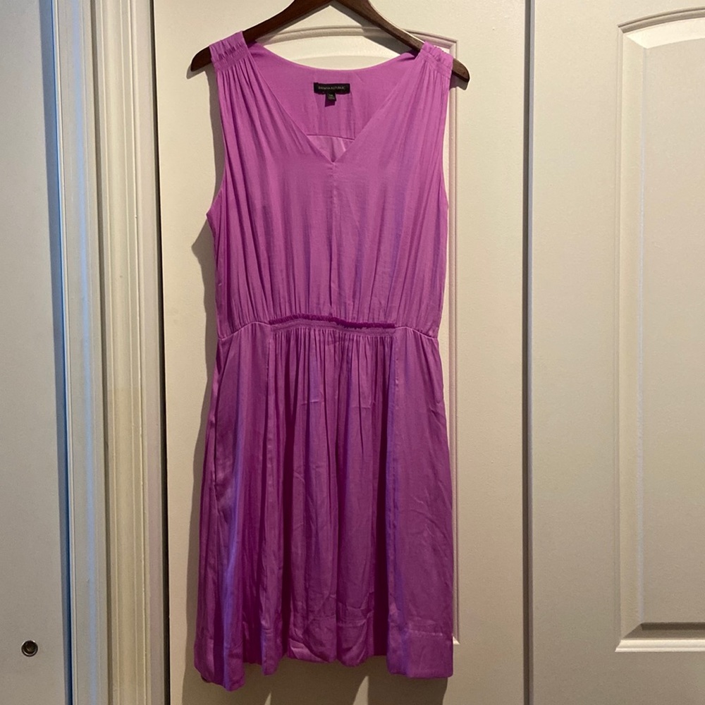 Banana Republic sleeveless pink v neck dress